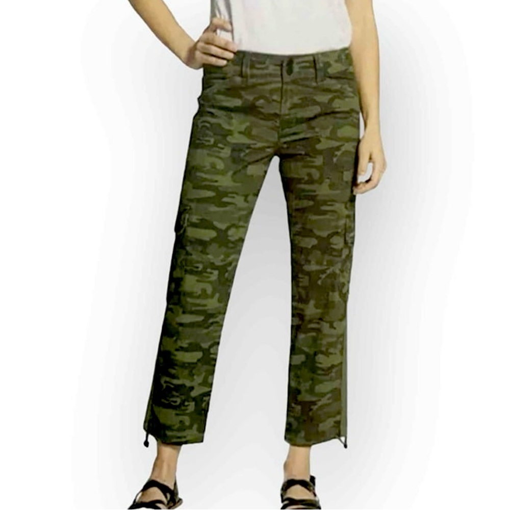 NWT BLOSSOM CLOVER CAMO PANTS SIZE 8 SO CUTE!!